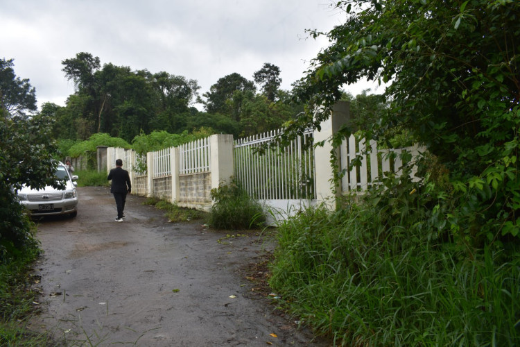 land_entrance_road_view